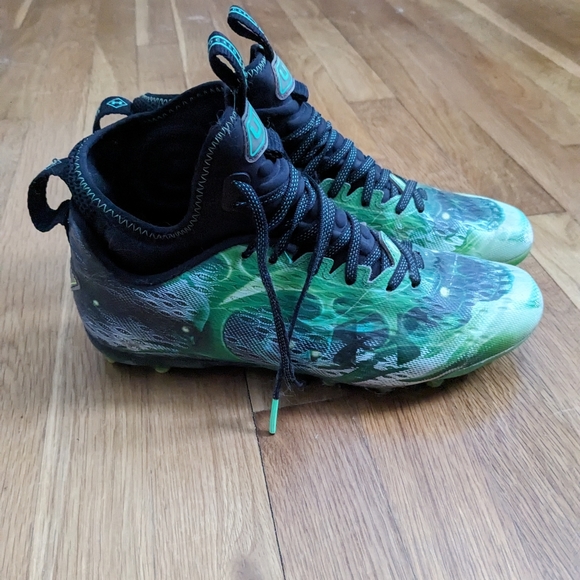 Under Armour football cleats size 9 - Picture 3 of 5